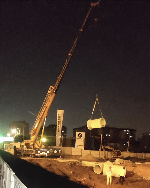 木里“弯臂矫正”—— 吊车的 “形变补偿” 技术